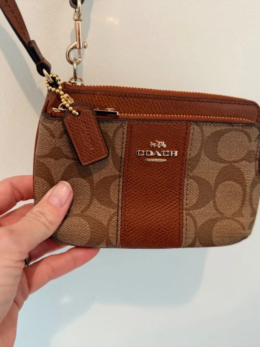 Authentic COACH Corner Zip Wristlet in Signature Canvas with Stripe – Tan/Brown